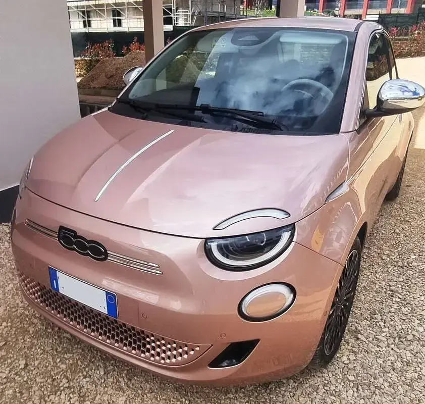 Usata Fiat 500e La Prima 42 kW (58 CV) 2025 Oro Utilitaria