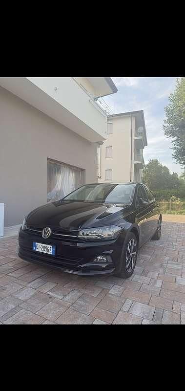 Usata 2020 VW Polo Comfortline Tre volumi | 14.000 € (Buon prezzo) - Immagine 1/4