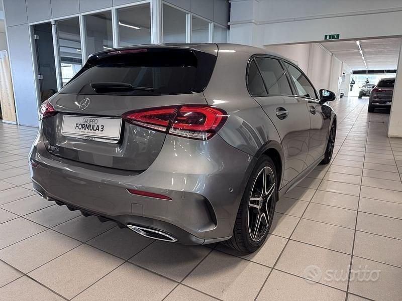 Usata Mercedes A180 Premium 116 CV (85 kW) 2019 Grigio Berlina