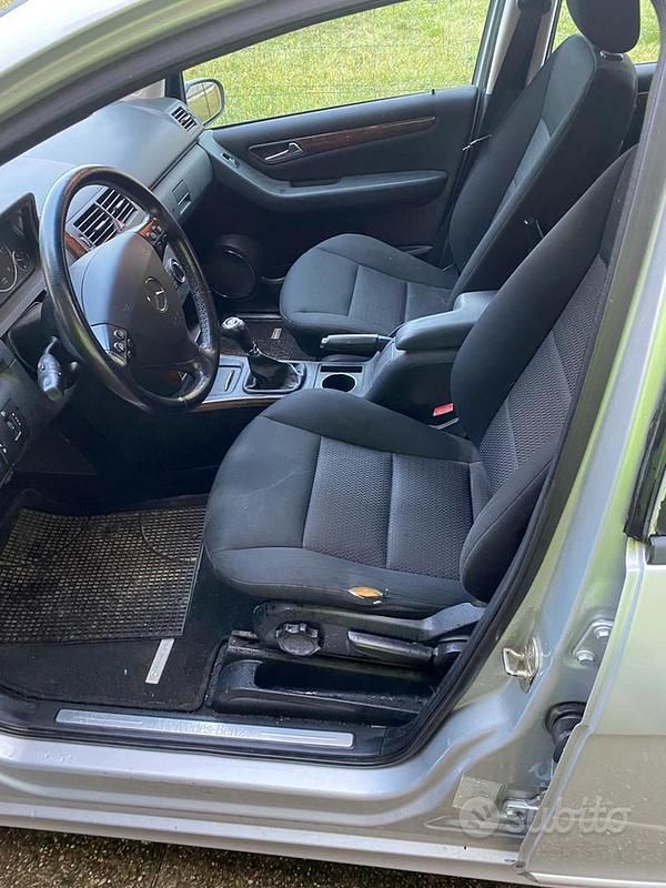 Usata Mercedes A180 109 CV (80 kW) 2006 Grigio Utilitaria