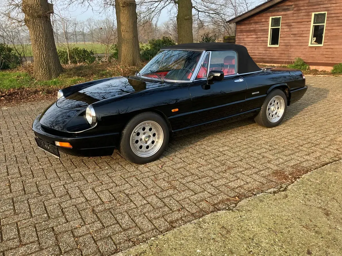 Usata Alfa Romeo Spider 120 CV (88 kW) 1991 Nero Cabrio