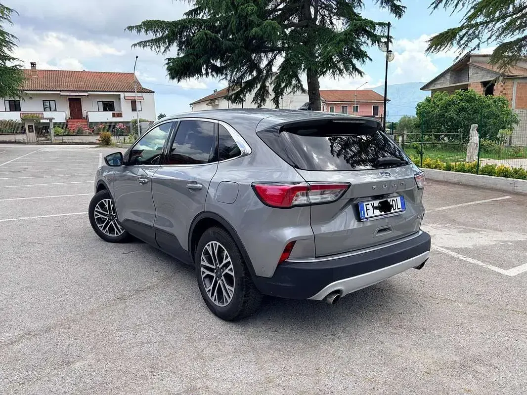 Usata Ford Kuga Titanium 224 CV (164 kW) 2020 Argento SUV