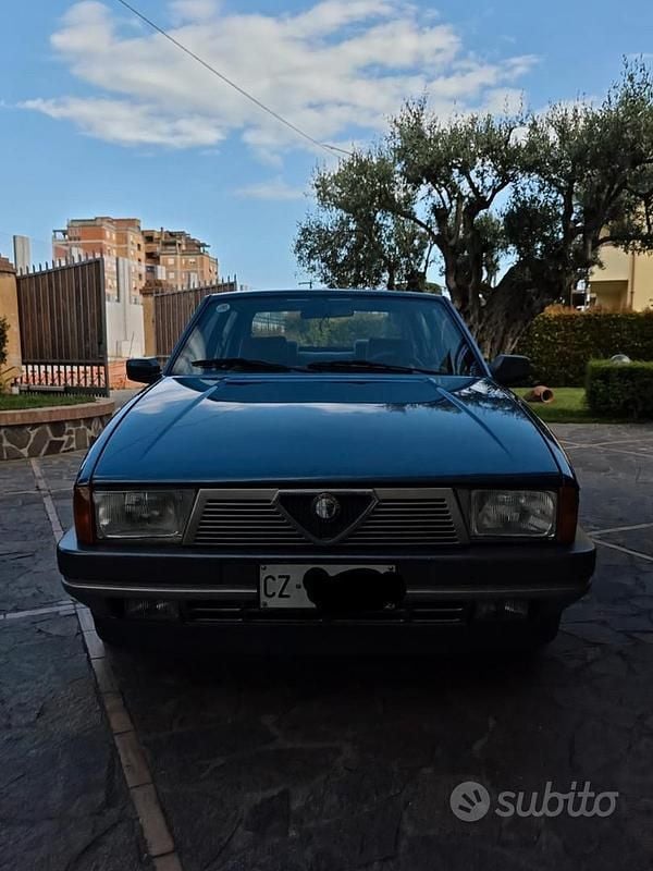 Blu Usata 1986 Alfa Romeo 75 Tre volumi | 5800 € - Immagine 1/4