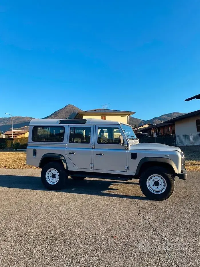 Usata Land Rover Defender 68 CV (50 kW) 2013 Grigio Berlina