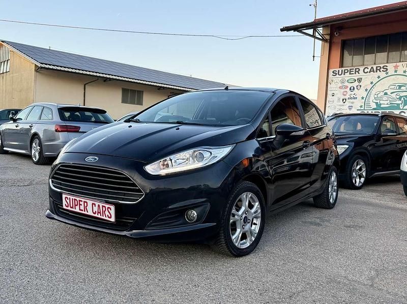 Usata Ford Fiesta Ghia 90 CV (66 kW) 2016 Nero Berlina