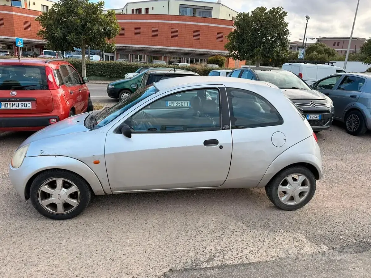 Usata Ford Ka 60 CV (44 kW) 2000 Grigio Utilitaria