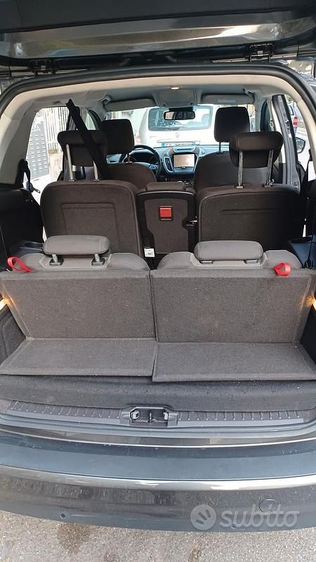 Käytetty Ford C-MAX Titanium 105 HP (77 kW) 2018 Harmaa Tila-auto