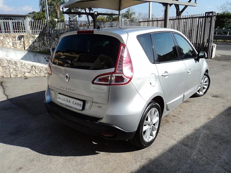 Usata Renault Scénic III Luxe 150 CV (110 kW) 2010 Argento Monovolume