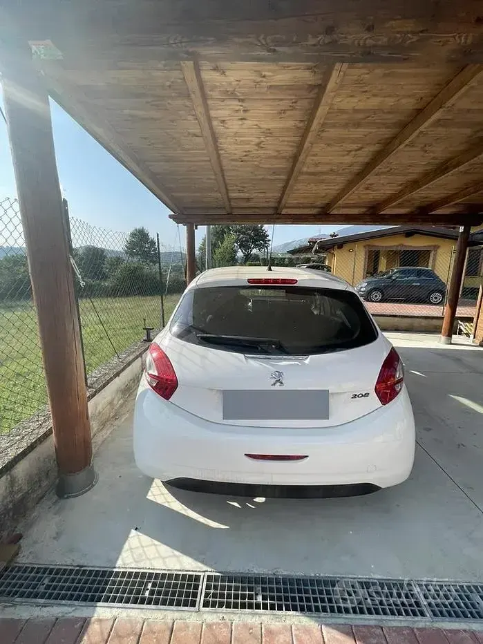 Usata Peugeot 208 95 CV (69 kW) 2014 Bianco Utilitaria
