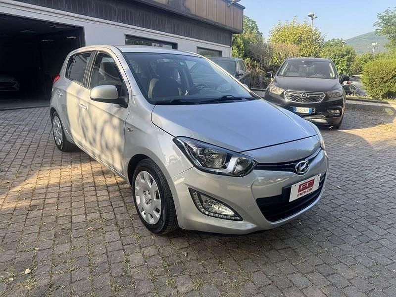 Usata Hyundai i20 Classic 86 CV (63 kW) 2013 Argento Berlina