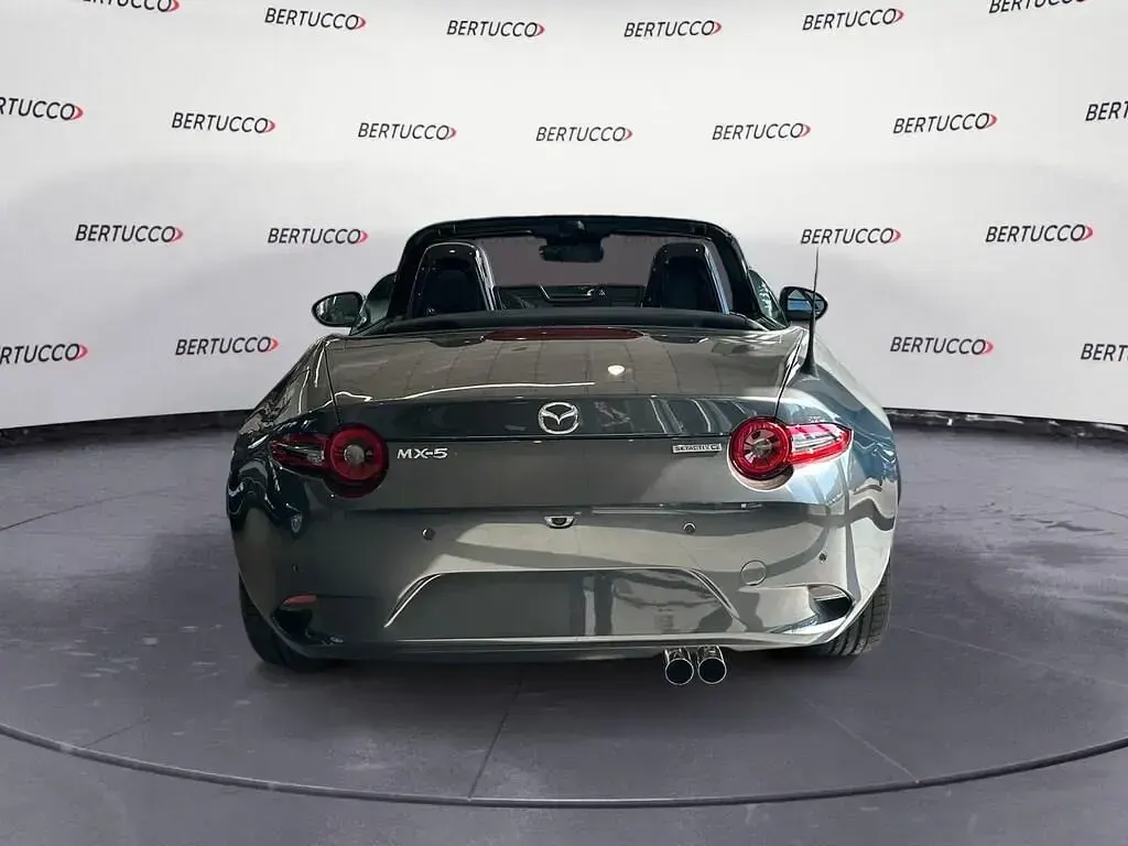 Nuova Mazda MX5 132 CV (97 kW) 2026 Machine grey Cabrio
