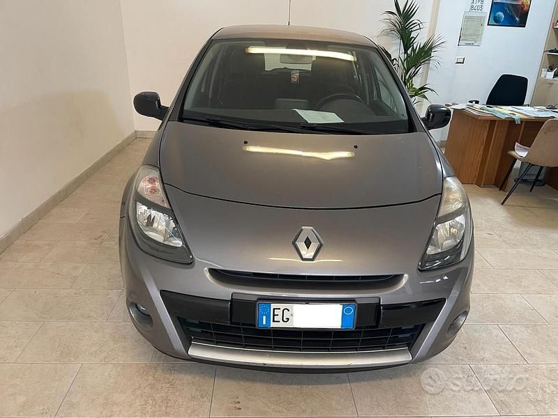 Usata Renault Clio II 103 CV (75 kW) 2011 Grigio Berlina