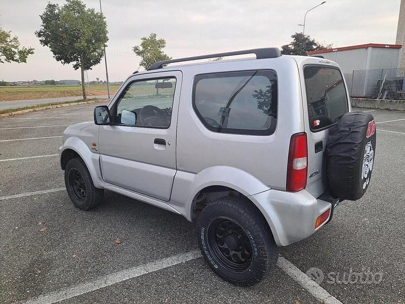Usata Suzuki Jimny 80 CV (58 kW) 2000 Grigio SUV