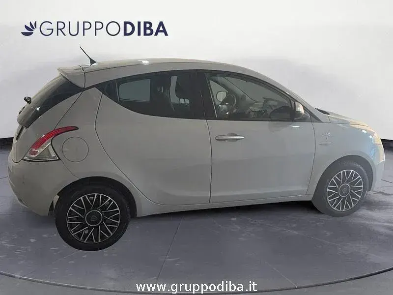 Usata Lancia Ypsilon S 95 CV (69 kW) 2017 Argento Utilitaria