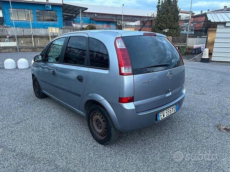 Usata Opel Meriva 90 CV (66 kW) 2005 Grigio Monovolume