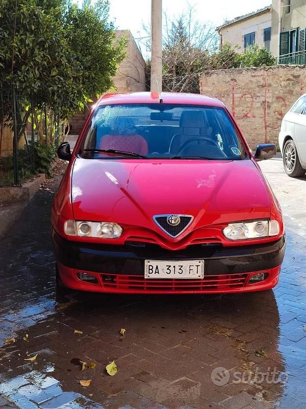 Usata Alfa Romeo 146 2000 Rosso Utilitaria