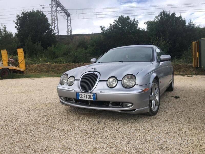 Usata Jaguar S-Type R 395 CV (290 kW) 2004 Argento Berlina