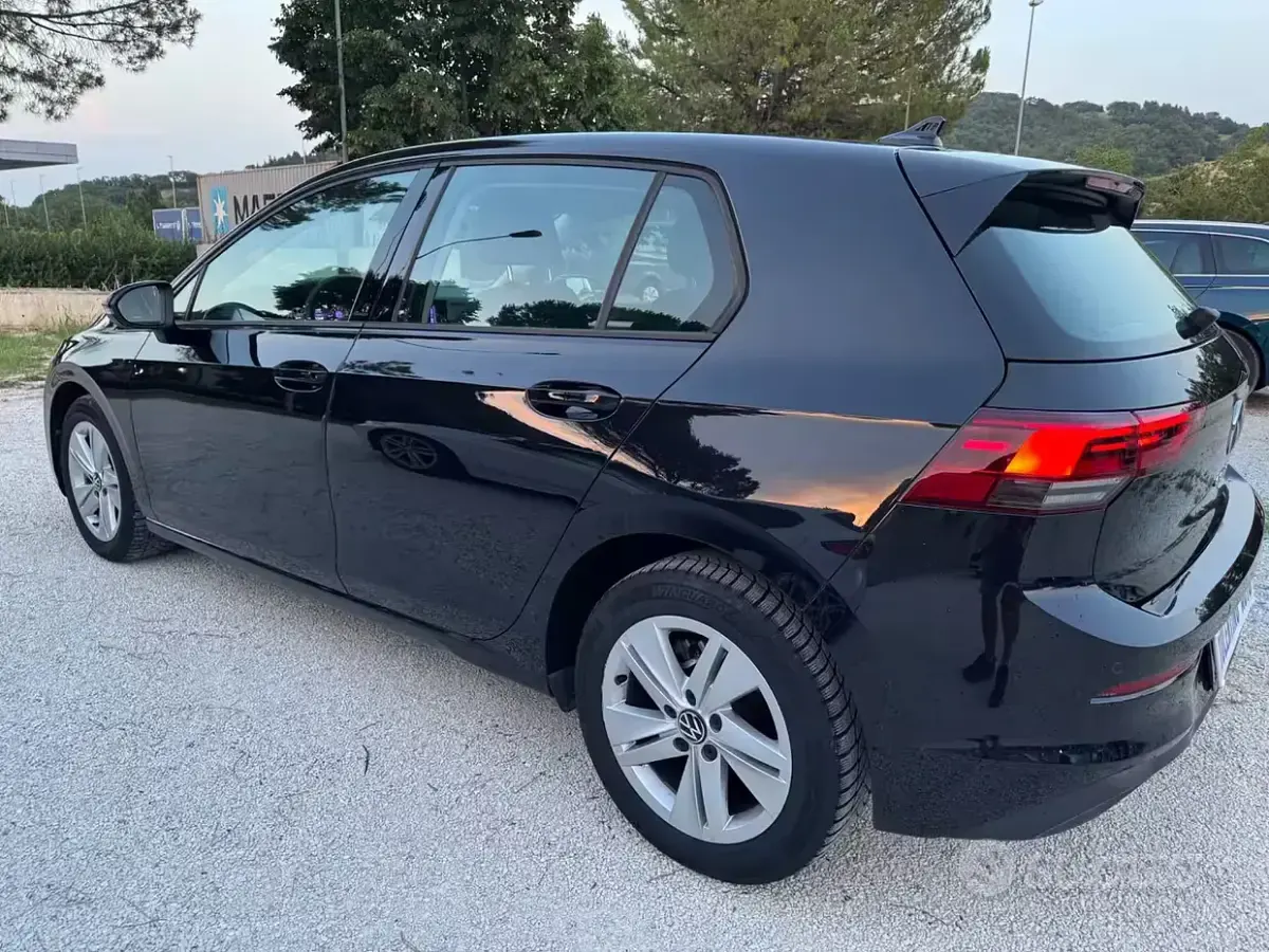 Usata VW Golf VIII Life 131 CV (96 kW) 2021 Nero Berlina