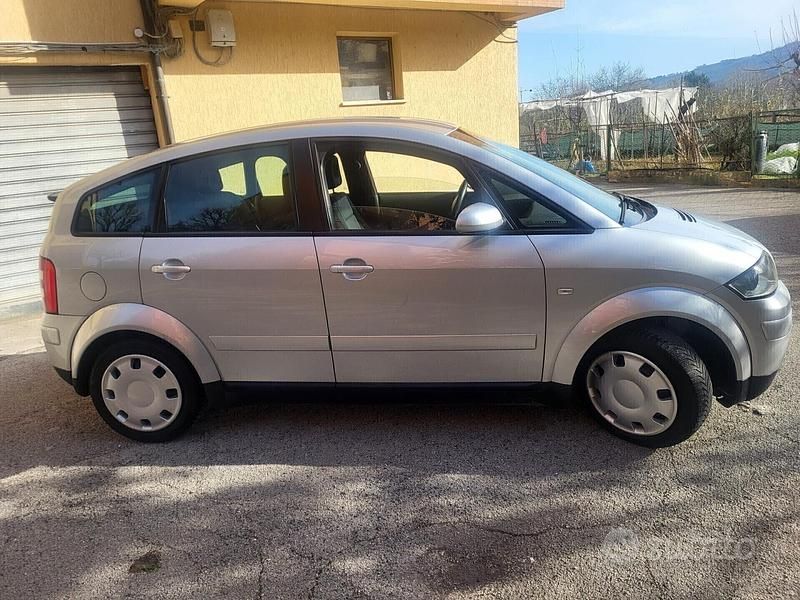 Usata Audi A2 75 CV (55 kW) 2003 Nero Utilitaria