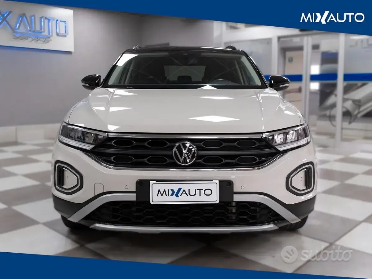 Usata VW T-Roc Life 150 CV (110 kW) 2023 Grigio SUV