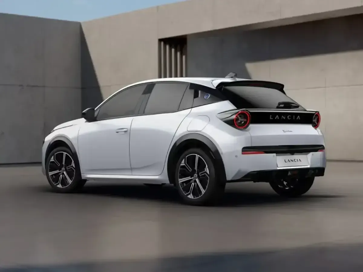 Nuova Lancia Ypsilon 100 CV (73 kW) 2026 Bianco Utilitaria