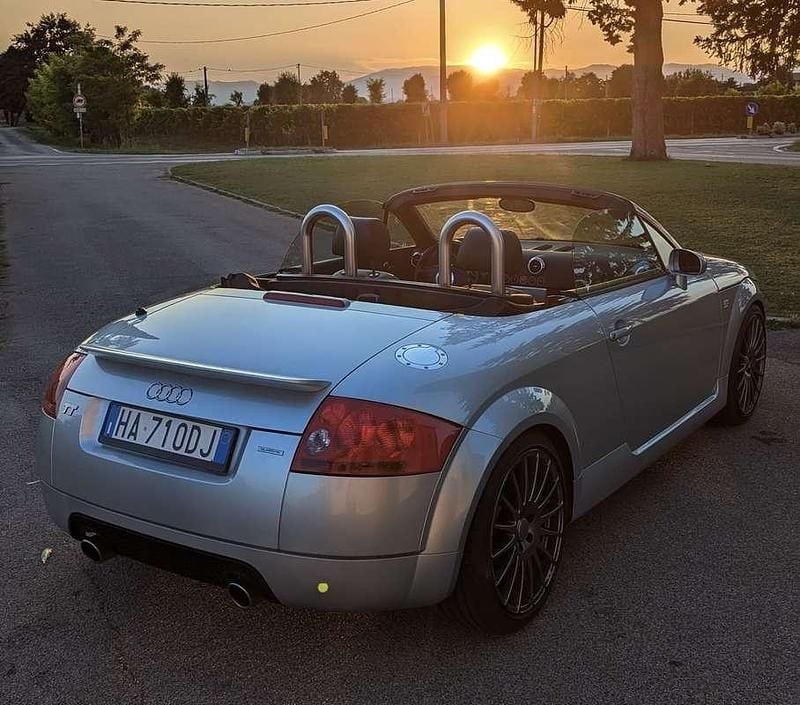 Usata Audi TT Roadster S-Line 224 CV (164 kW) 2000 Argento Cabrio