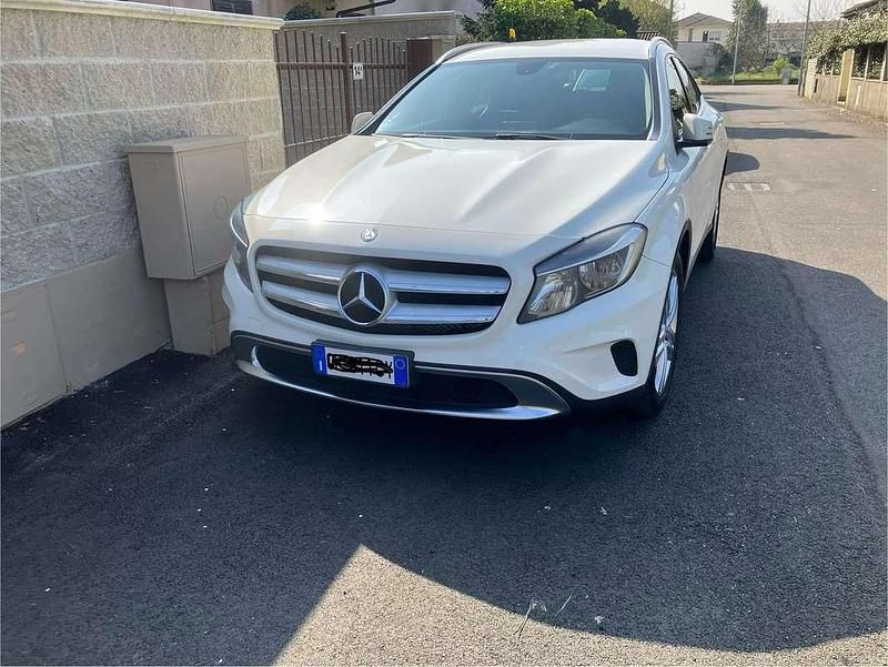 Usata Mercedes GLA180 109 CV (80 kW) 2015 Bianco SUV