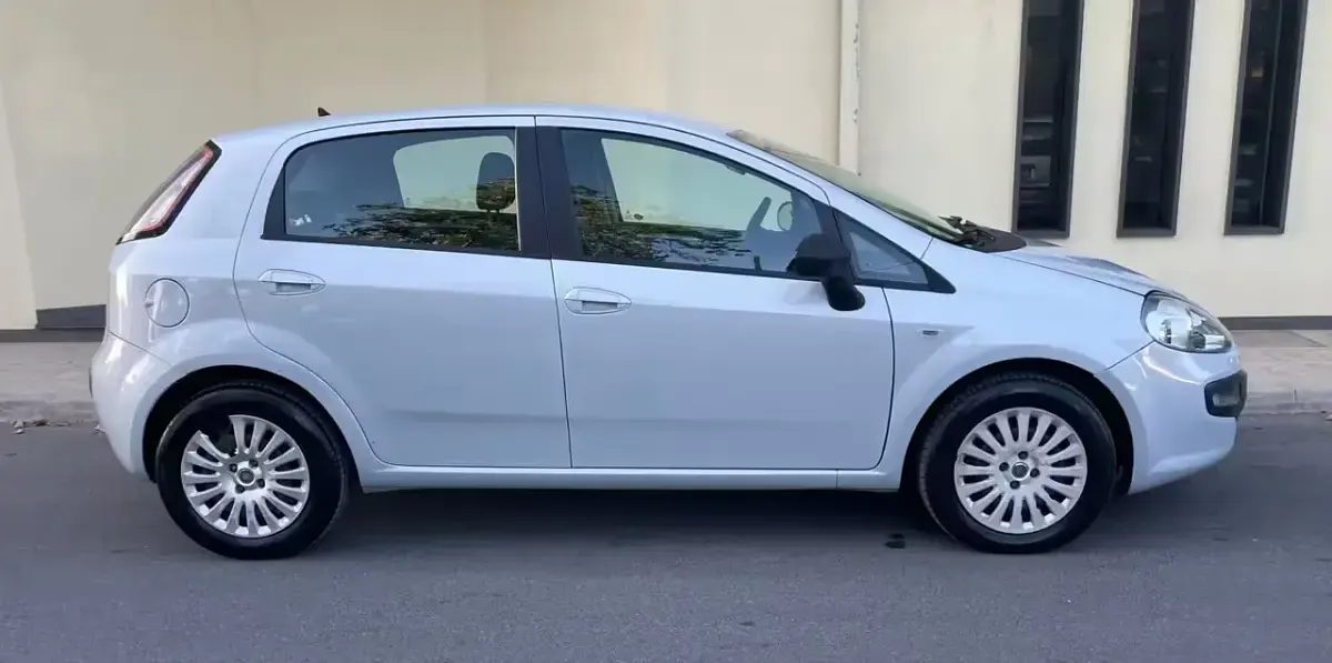 Usata Fiat Punto Evo Emotion 90 CV (66 kW) 2010 Grigio Utilitaria