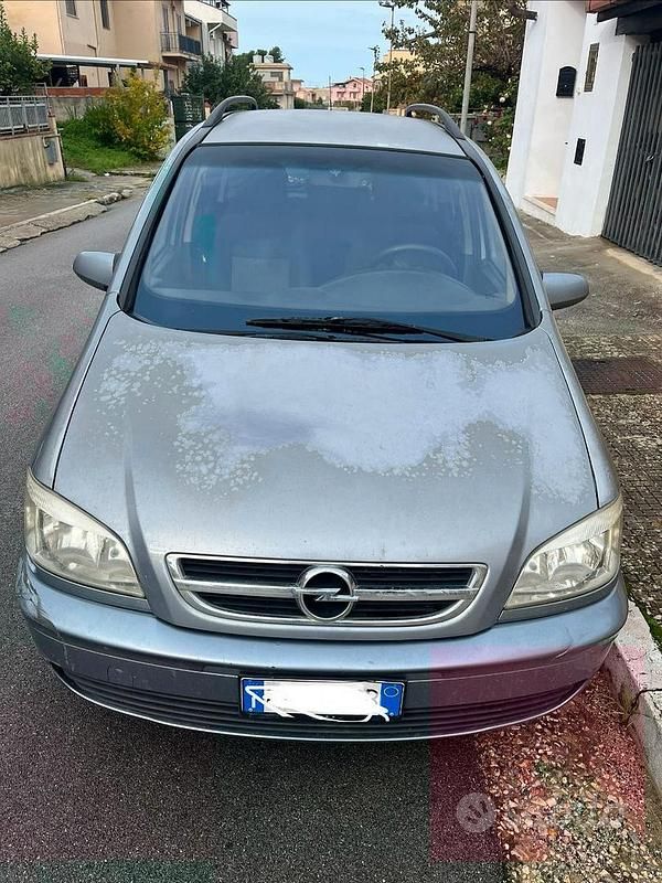 Usata Opel Zafira 2004 Monovolume