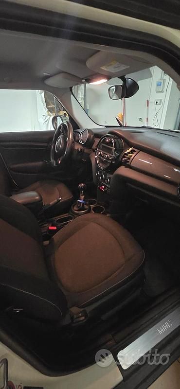 Usata Mini Cooper D 116 CV (85 kW) 2015 Bianco Utilitaria