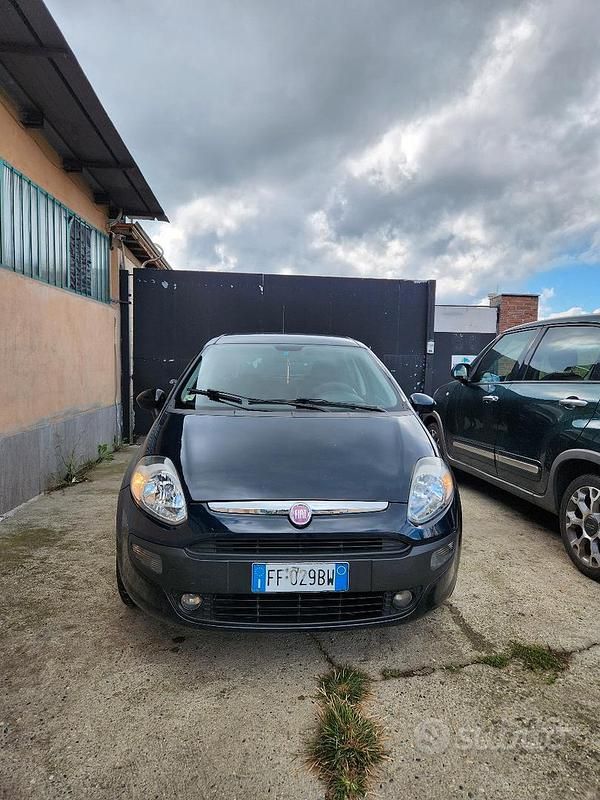 Usata 2017 Fiat Punto Tre volumi | 4500 € (Ottimo prezzo) - Immagine 1/4