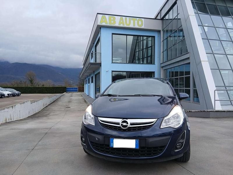 Usata Opel Corsa Edition 86 CV (63 kW) 2013 Blu/azzurro Utilitaria