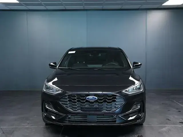 Usata Ford Focus ST-Line 154 CV (113 kW) 2025 Argento Berlina