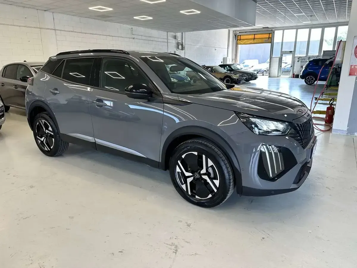 Usata Peugeot 2008 Allure+ 101 CV (74 kW) 2025 Grigio selenium SUV