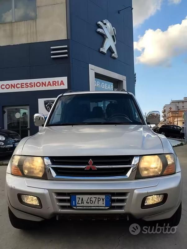 Usata Mitsubishi Pajero 160 CV (117 kW) 2002 Grigio SUV
