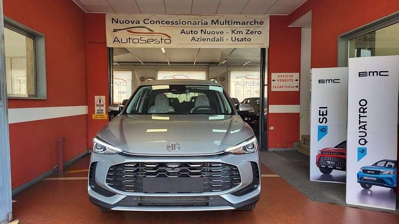 Grigio Nuova 2025 MG ZS Luxury Tre volumi | 24.900 € (Cara) - Immagine 1/4