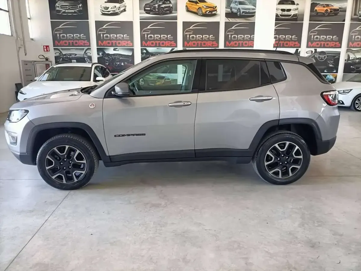 Używany Jeep Compass Trailhawk 170 KM (125 kW) 2018 Szary SUV
