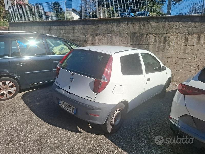 Usata Fiat Punto 69 CV (50 kW) 2007 Utilitaria