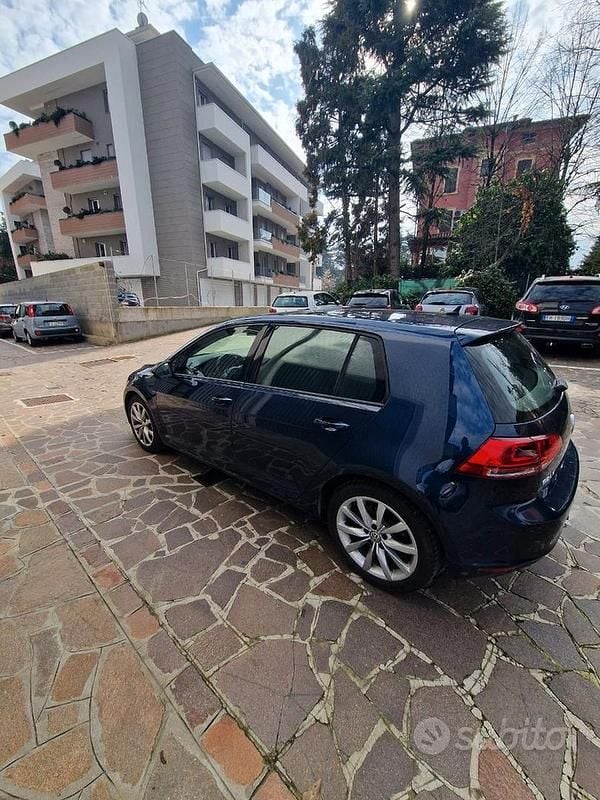 Usata VW Golf VII Highline 110 CV (80 kW) 2014 Blu Berlina