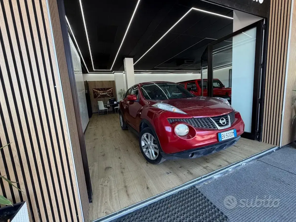 Usata Nissan Juke Tekna 110 CV (80 kW) 2011 Rosso SUV