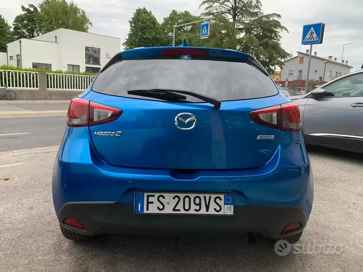 Usata Mazda 2 Comfort 75 CV (55 kW) 2019 Blu Berlina