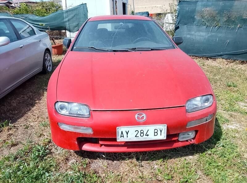 Usata Mazda 323F 114 CV (83 kW) 1998 Rosso Coupé