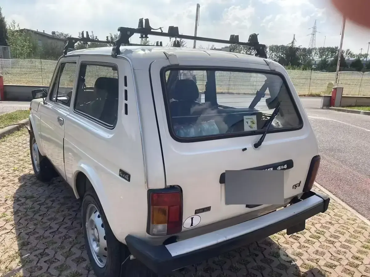 Usata Lada niva 80 CV (58 kW) 1995 Bianco SUV