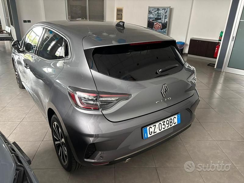 Usata Renault Clio V Techno 91 CV (66 kW) 2025 Grigio Berlina