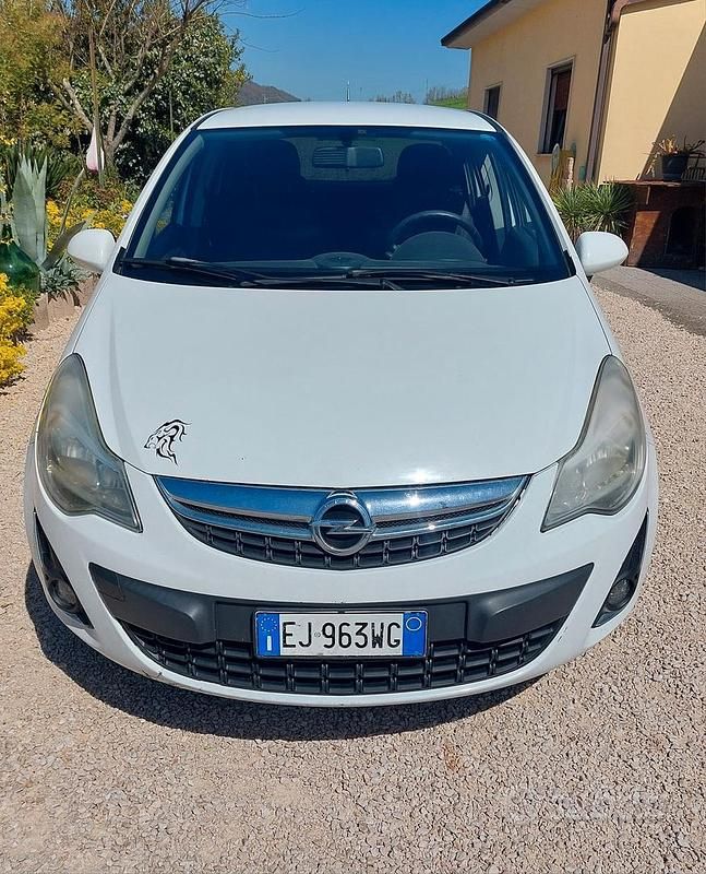 Usata Opel Corsa Cosmo 95 CV (69 kW) 2011 Bianco Utilitaria