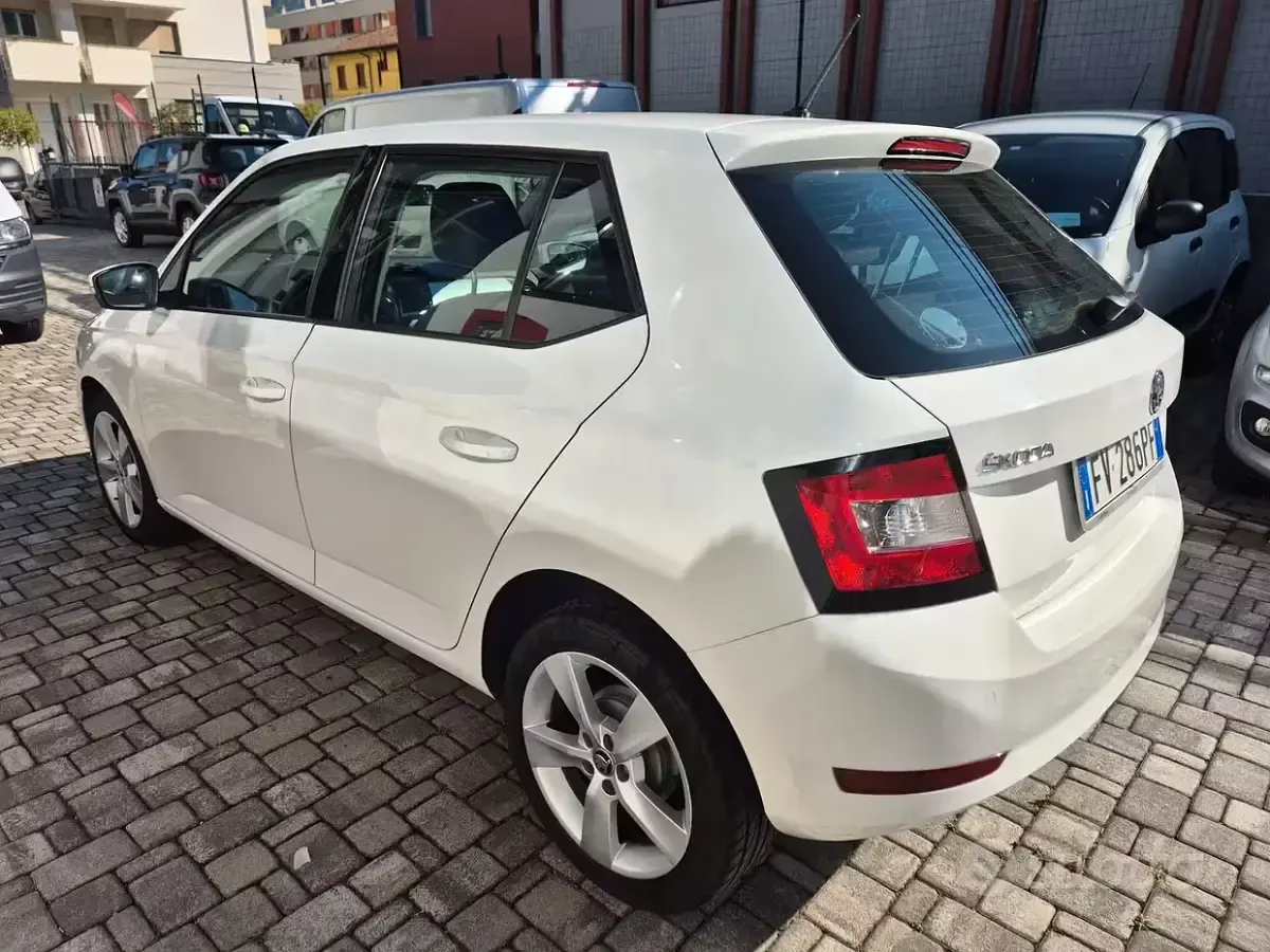 Usata Skoda Fabia 60 CV (44 kW) 2019 Bianco Utilitaria