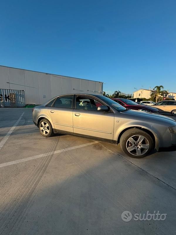 Usata Audi A4 130 CV (95 kW) 2002 Grigio Berlina