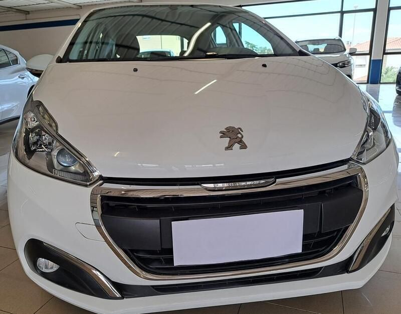 Usata Peugeot 208 Active 101 CV (74 kW) 2016 Bianco Utilitaria