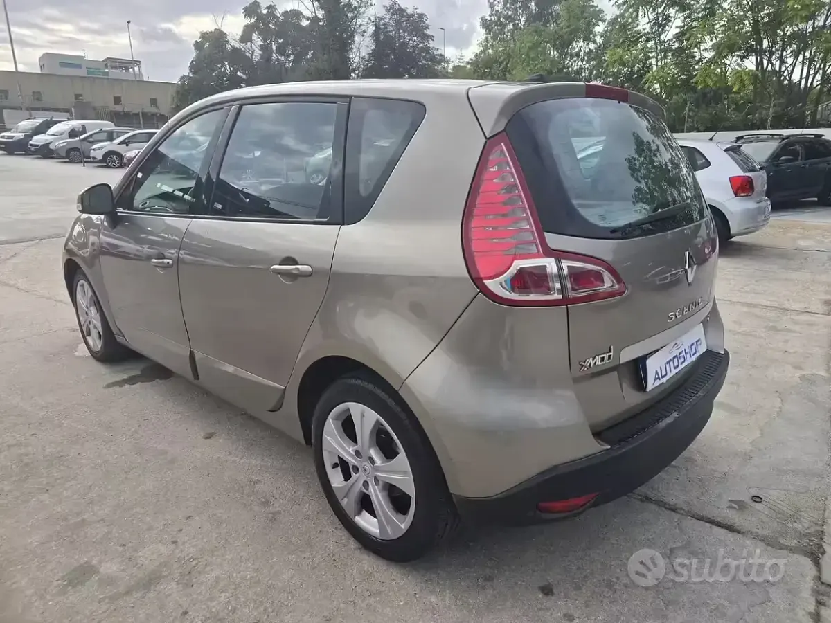 Usata Renault Scenic E-Tech 110 CV (80 kW) 2010 Marrone Monovolume
