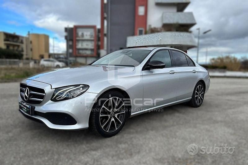 Usata Mercedes E220 Business 194 CV (142 kW) 2019 Grigio Berlina